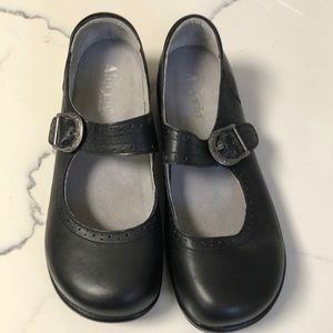 Algeria women maryjanes size 40.